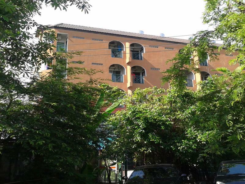 Baan Khun Mae Apartment Bangkok Exterior photo