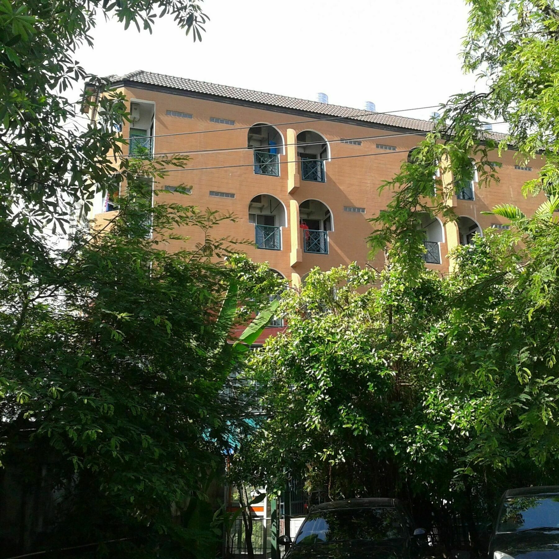 Baan Khun Mae Apartment Bangkok Exterior photo